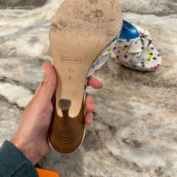 Beautiful coach low heel sandals in good condition - Picture 3 of 5